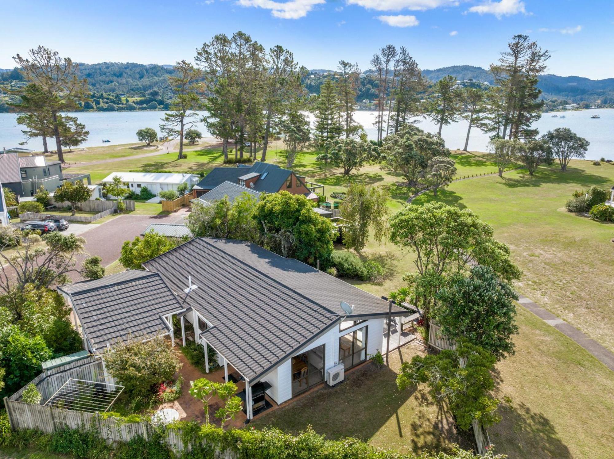 Pauanui Beach House Suntrap Екстер'єр фото